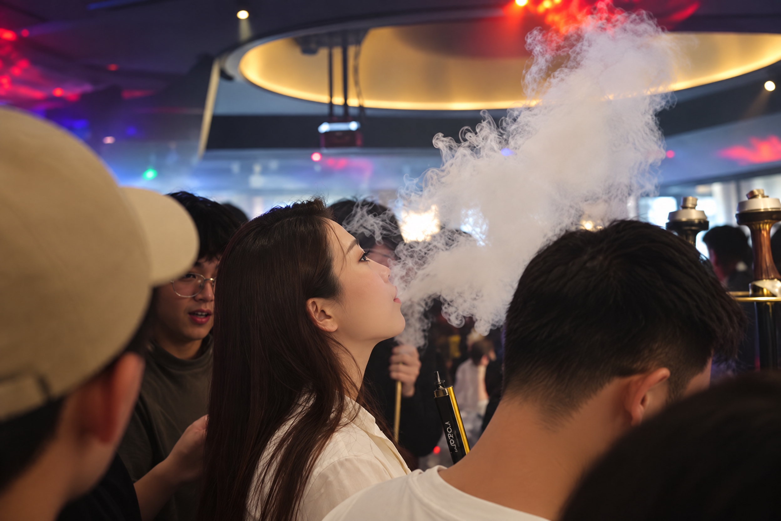 提升整体画质，去除噪点，增强精修质感，保留真实自然的写实质感，… - 图片创意预览