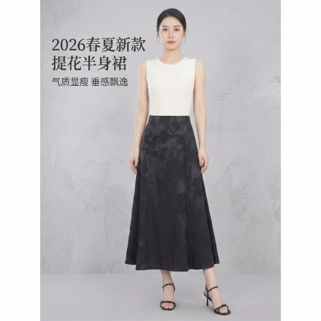 将图片裁剪调整为正方形尺寸，保持原画面内容完整不变，不改变产品样式、模特穿搭和文字版式，仅调整尺寸为正方形，保留所有原有设计元素和构图风格，分辨率清晰预览效果