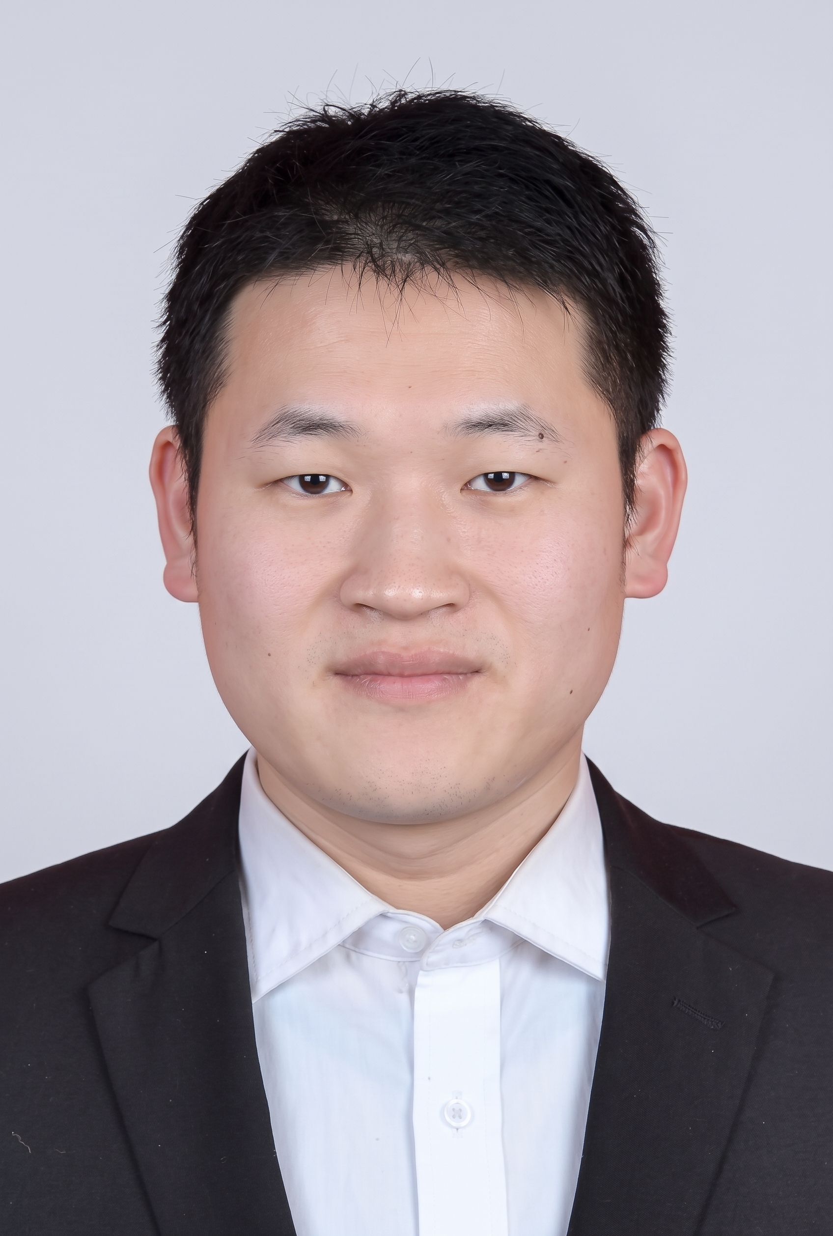 把背景颜色改为浅灰色，然后人物变得清晰 - 图片创意预览