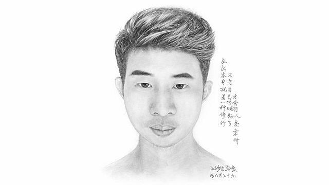 参考当前图片的素描人像风格，重绘这张男士肖像素描，保留发型五官特征和整体构图，去掉周围书本背景，保留手写文字位置和内容