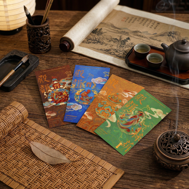 参考这张殿韵丝葫葫芦书签文创产品图，生成一个新的场景展示图，将四张书签摆放成不同的排列方式，放置在中式古风茶桌场景上，整体风格国风雅致，保留四张书签的设计不变，更换展示场景，实拍质感预览效果