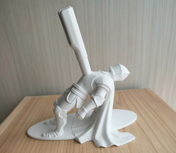 将骑士笔架整体改成纯白色，保持造型不变预览效果