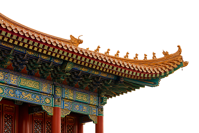 参考原图中国风故宫飞檐的建筑细节和传统彩绘风格，重新生成完整画面，保留传统古建筑飞檐的造型、琉璃瓦与走兽雕刻以及青绿描金斗彩绘的设计风格