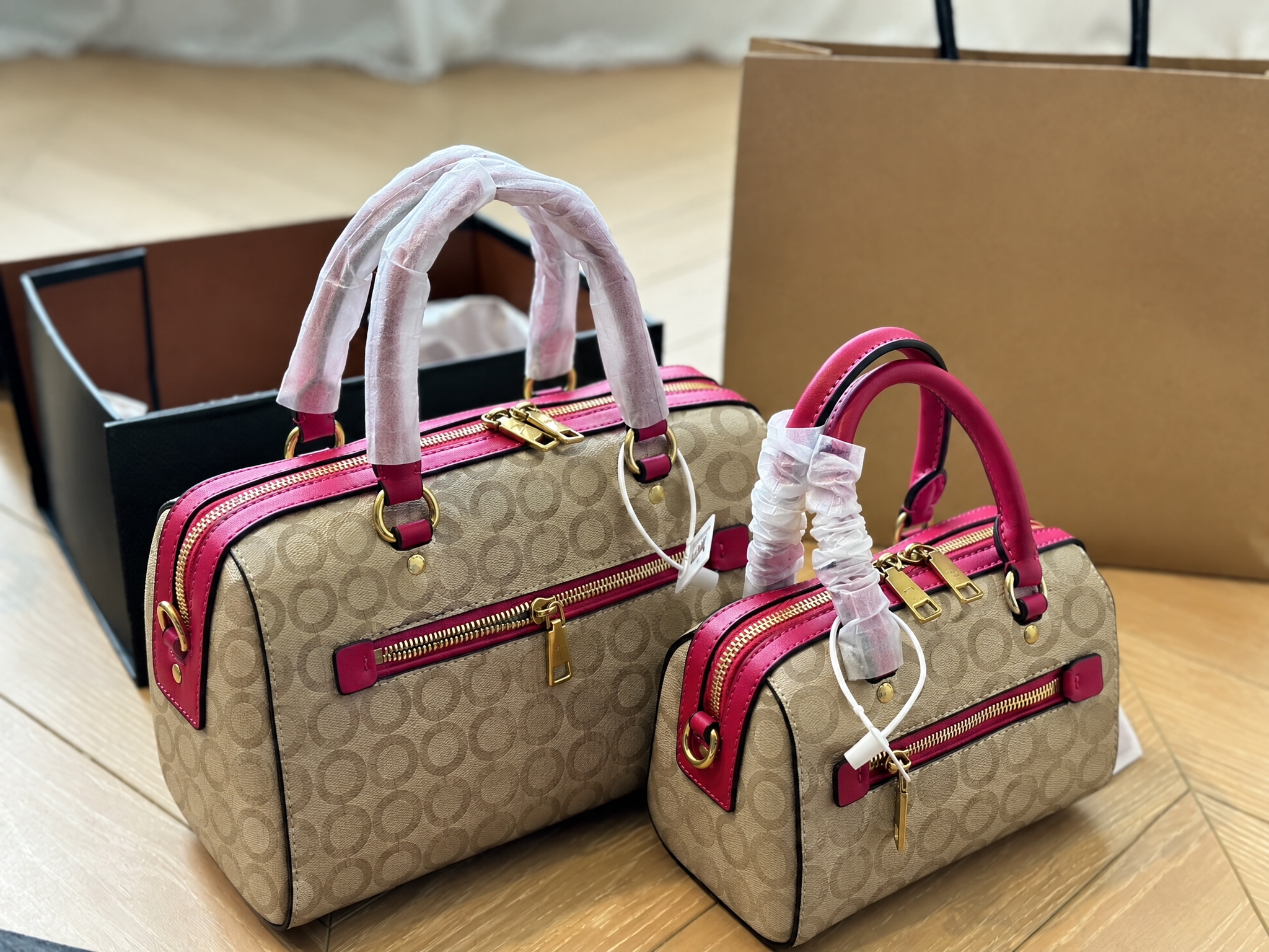 去掉图片中所有的COACH品牌LOGO和文字，包括包身金属LO… - 图片创意预览