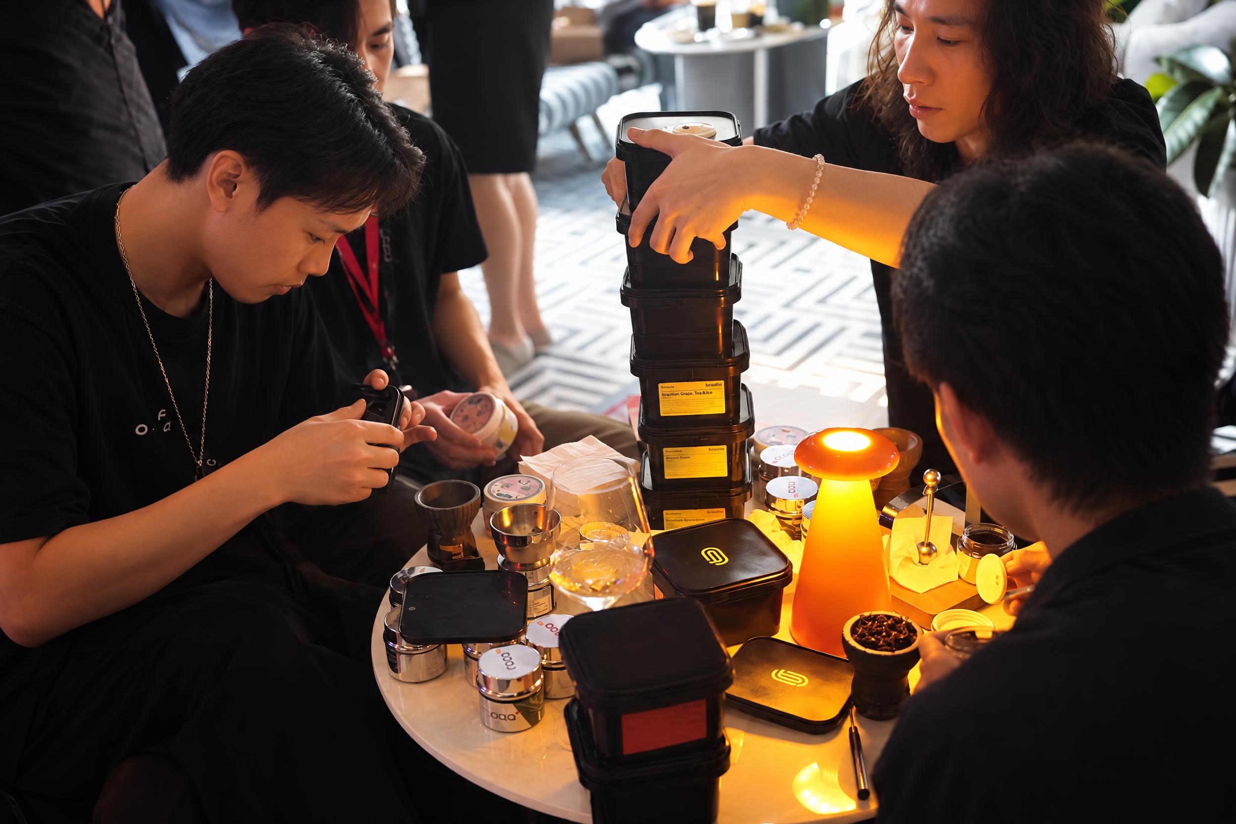 提升整体画质，去除噪点，增强精修质感，保留真实自然的写实质感，… - 图片创意预览