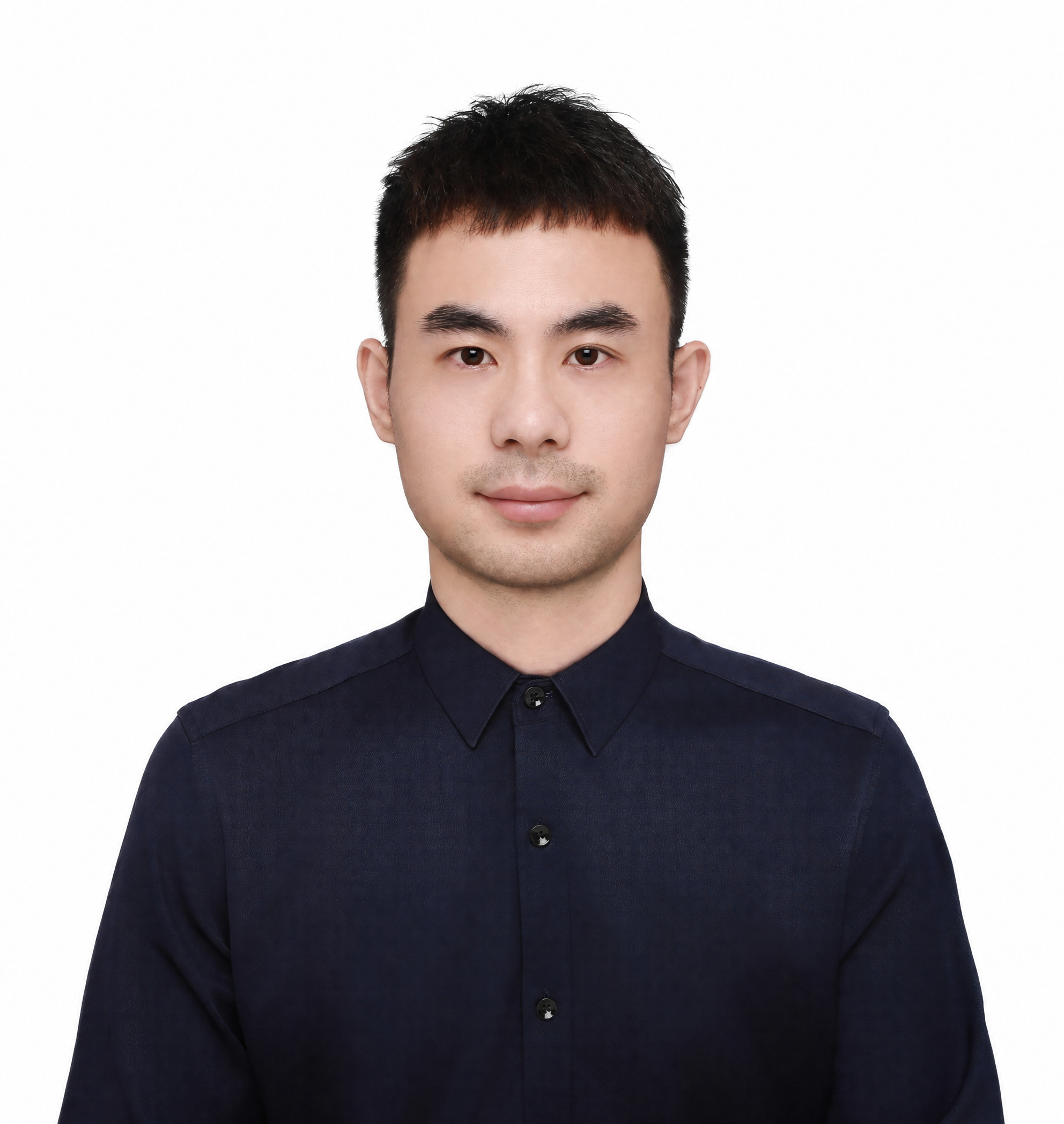 去除人物脸上的眼镜，保持五官自然完整，皮肤纹理和光影与原图一致… - 图片创意预览