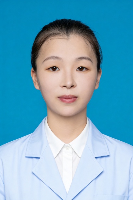 保留第一张图中人物发型,脸型,年龄特征生成标准样式纯正面证件照;人物主体严格居中,头部大小与位置严格对齐第二张图,双肩水平平衡,面部中轴线对齐画面中心,正视前方;标准证件照构图,人物绝对居中;头顶上方预览效果