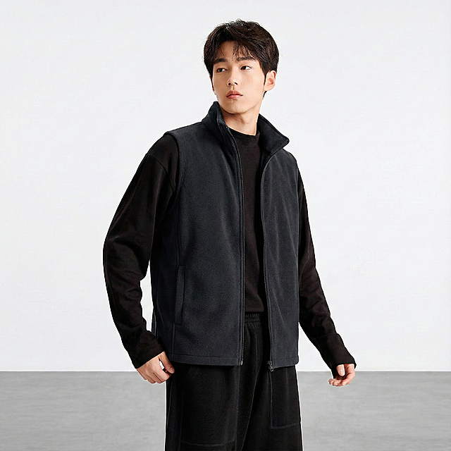 输出画面为4K高精度画面，质感不变。光线自然柔和，地面替换为灰色，背景白色