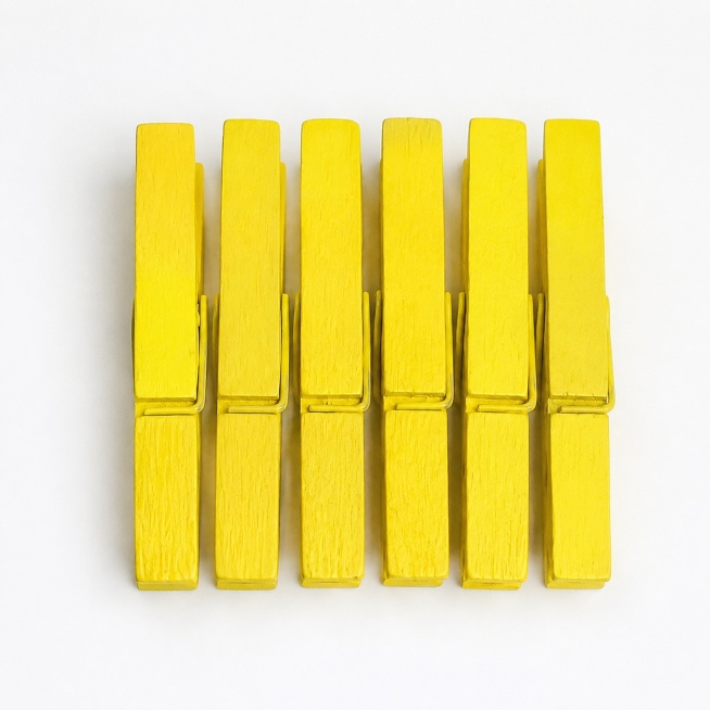 [Main image 3] Solid yellow monochrome wooden clothespins product display, pure white background. [A预览效果