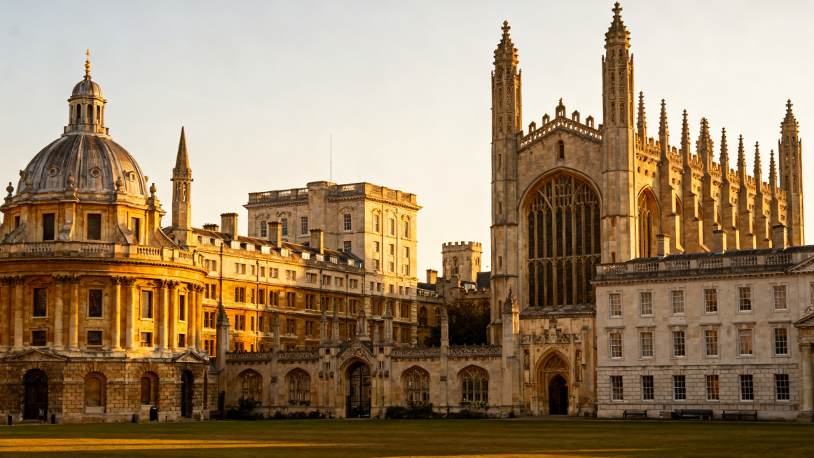 英国G5顶尖大学标志性校园建筑风景图片，高清写实风格，展现名校的学术氛围与古典建筑风格预览效果