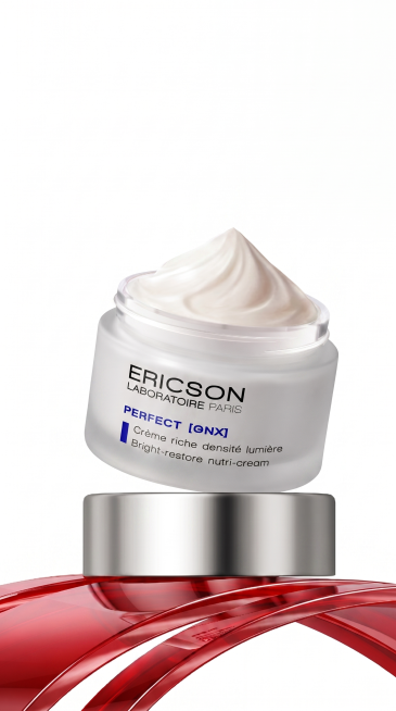 将图片背景替换为纯白色，保持面霜产品、瓶盖和红色曲线装饰不变，保持产品光影和构图不变预览效果