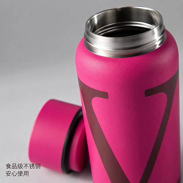 「图片1」，生成一套主图（7张），商品名称是时尚保温杯，卖点是xxx，适配淘宝/天猫平台，主图比例为1:1「图片1」