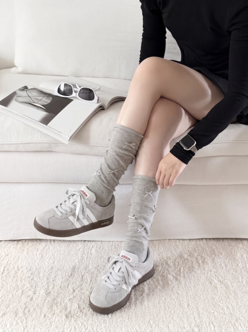 把图一模特脚上的鞋子换成图二预览效果