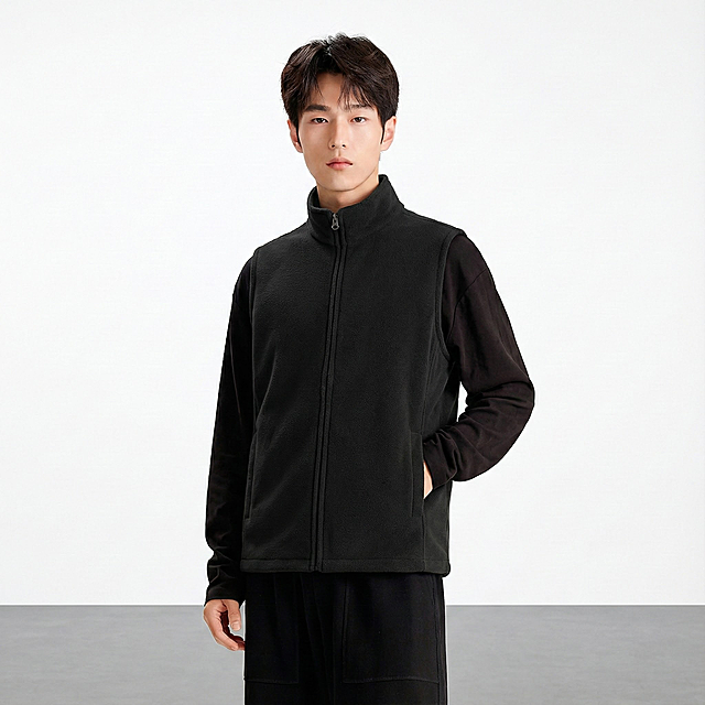 输出画面为4K高精度画面，质感不变。光线自然柔和，地面替换为灰色，背景白色