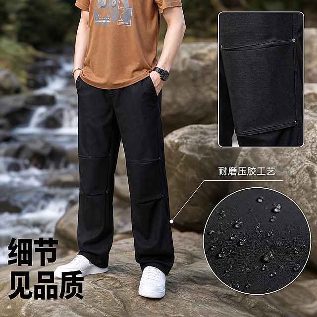 [主图-4] 黑色冲锋裤细节做工特写展示图
[氛围风格] 清晰微距特写，质感专业，抖音风格
[画质] 商业摄影质感、光线柔和通透、产品清晰真实、画面干净高级
[元素] 在模特穿着整体图基础上，局部放大展示裤子口袋拼接压胶工艺和面料纹理，保持冲锋裤整体外观（物理结构、材质质感、颜色）与输入产品图绝对一致，杜绝任何变形和色差，精细化处理，整体为模特站姿展示，右下叠加圆形细节放大框，展示面料防水表层肌理，画面不拥挤，满屏无边框
[光影] 局部打光突出细节纹理，明暗对比清晰，材质质感表现到位
[配色] 保持原产品黑色，背景自然虚化，突出细节主体
[视角构图] 整体平视中景，圆形框内微距特写，主次分明，产品整体完整不裁切
[文字版式] 细引线连接细节框，引线旁标注文字「耐磨压胶工艺」，左下大字文案「细节见品质」黑色粗体，文字大小层级分明，不遮挡产品主体
[比例分辨率] 1:1 比例，4K 分辨率，文字清晰锐利，画面超高清
[负向提示词] 变形，水印，文字错乱，产品图模糊，背景杂乱，信息遮挡主体，绝对化违禁词