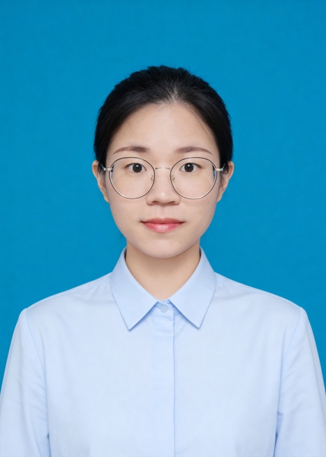 保留第一张图中人物发型､脸型､年龄特征生成标准样式纯正面证件照;人物主体严格居中,头部大小与位置严格对齐第二张图,双肩水平平衡,面部中轴线对齐画面中心,正视前方;标准证件照构图,人物绝对居中;头顶上方预览效果