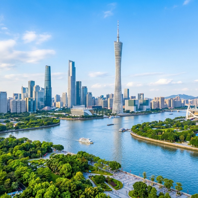 广州城市风景，地标建筑和自然景色结合，画面清晰明亮，展现广州现代都市风貌预览效果