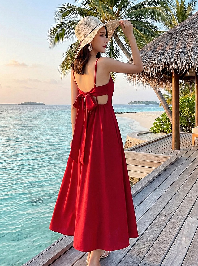 保留吊带露背蝴蝶结长款连衣裙的所有设计细节和款式不变，更换为全新独特的海边度假场景，生成原创不重复的商品展示图，3:4比例