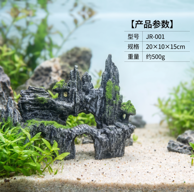 展示江山如画款鱼缸假山造景产品，右侧标注产品参数，包含型号、规格尺寸、重量，放置在鱼缸水草砂石场景中，和参考模板构图排版一致，电商主图风格预览效果