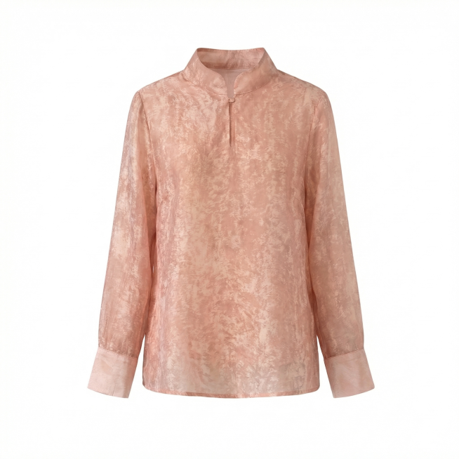 产品主体位于画面绝对正中心，垂直居中，水平居中，产品主体占据整个画面的 60%-80%，顶部空白区域与底部空白区域高度严格相等，严禁偏下，严禁贴边，严禁切图。正视，平视。去除衣架、挂钩，仅保留衣服主体预览效果