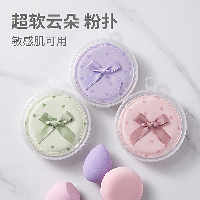 使用电商主图技能生成6张比例1:1的电商主图，适配平台为，商品为「图片1」「图片1」，商品卖点为超软高弹软糯云朵触感，上脸不硌肤，亲肤舒适，敏感肌也能用。  2.强效不吃粉锁粉不吸粉，只铺妆不浪费粉底，省钱又好上妆。  3.扒脸服帖不卡粉细腻面料贴合鼻翼、眼角、法令纹，底妆轻薄不斑驳、不卡纹。  4.干湿两用全能湿用拍气垫粉底、干用散粉定妆，一扑多用超省心。  5.高回弹不易塌按压快速回弹，久用不扁塌、不变形，支撑力十足。  6.易清洗不藏污一冲即净无残留，不闷脏、不滋生细菌，干净防长痘。  7.韧性强不掉屑高密度材质，不开裂、不掉渣、不起边，耐用不变形。  8.立体剪裁精准贴合脸部轮廓，边角能照顾细节，全脸 + 局部都好拍。，其他要求为