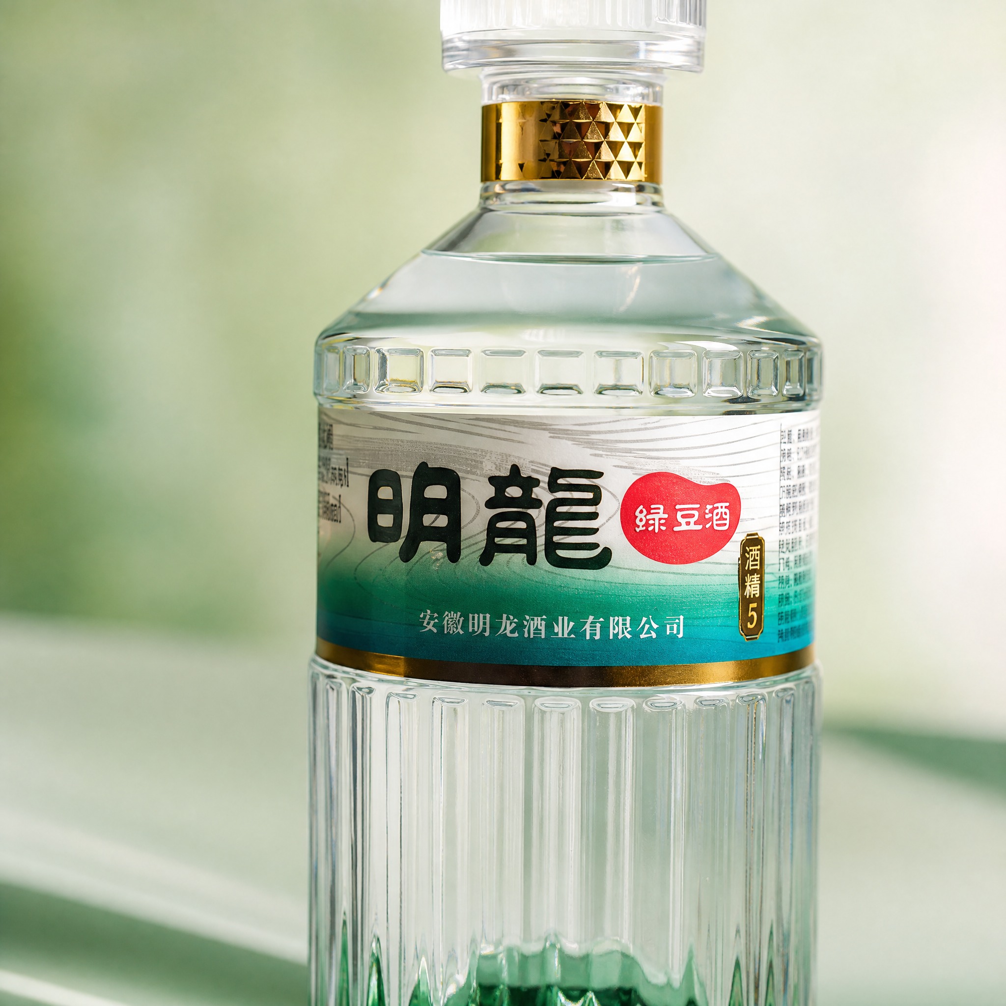 [主图-9] 瓶身细节特写，展示标签与瓶身工艺细节。将背景替换… - 图片创意预览