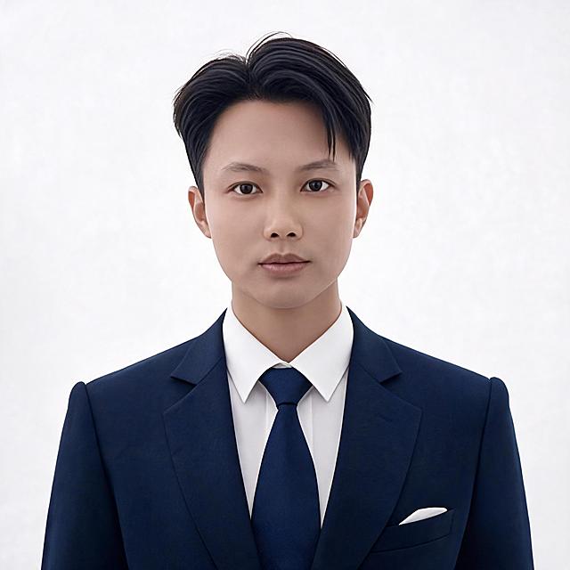 严格保留参考图中人物的五官特征、脸型骨骼、发型基础，不换脸、不变脸，仅优化精神状态；中年亚洲男性，正面免冠标准商务证件照，胸部以上胸像构图，人物居中端正，双肩平齐，平视镜头，表情自然平和，露出双耳与眉毛。身穿剪裁合身的藏青色正装西装外套，内搭挺括纯白色正装衬衫，系深蓝色简约商务领带，服装平整无杂乱褶皱；标准纯白色证件照背景，背景均匀纯净无杂色无阴影。专业影棚正面柔光布光，面部光影均匀通透，无生硬阴影与阴阳脸，肤色自然真实，轻微均匀肤色保留原生皮肤纹理，无过度磨皮；超写实摄影质感，300DPI 高清锐利，专业证件照标准，正式稳重，细节真实自然。