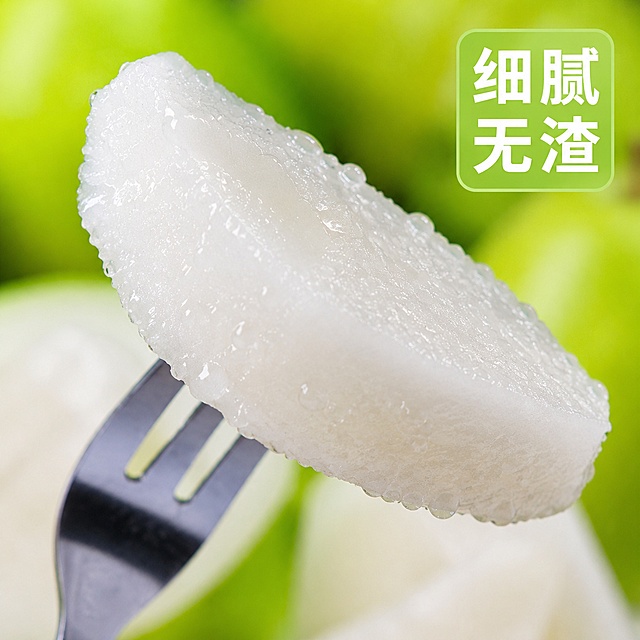 [主图-3] 苏翠一号梨子果肉细节特写，微观种草展示细腻质地。
[氛围风格] 微距特写，突出食欲感，新鲜诱人。
[画质] 超高清商业微距摄影，细节清晰可见。
[元素] 叉子上叉着一块苏翠一号梨子果肉，果肉洁白细腻，表面挂满晶莹水珠，水润光泽饱满。背景虚化模糊处理，展示几块青绿色梨块衬托主体。保持梨子果肉颜色、质地特征与输入产品图完全一致，杜绝失真变形。主体占比约70%。
[光影] 侧前方柔光，突出果肉水润纹理和水珠高光，晶莹剔透增强食欲。
[配色] 主色奶白色果肉，搭配浅绿背景，清新干净。
[视角构图] 平视特写，主体果肉在画面中心，背景虚化突出细节。
[文字版式] 右上浅绿底白字「细腻无渣」，清晰醒目不遮挡果肉。
[输出要求] 1:1比例，文字清晰可辨，超高清微距商业摄影质感。
[负向提示词] 变形，文字错乱，产品图模糊，背景杂乱，水印，电商平台Logo。