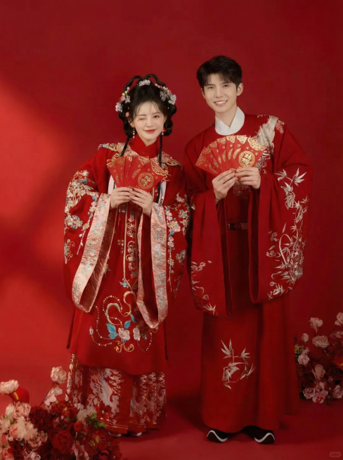 人物改成手拿红包预览效果