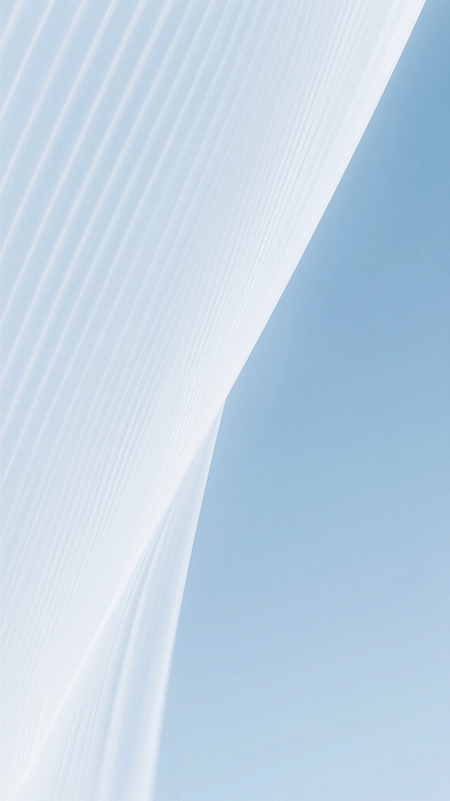 低饱和度淡蓝色渐变背景，垂直分布的45度角倾斜柔和光线条纹，从白色渐变至淡蓝色，光滑丝绸质感，光影过渡自然，营造宁静清新通透的干净背景，适用于背景素材
