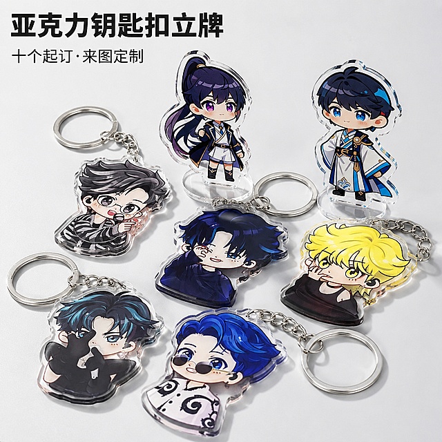 [主图-1]亚克力钥匙扣立牌首图，展示多款Q版亚克力钥匙扣，突出来图定制服务
[氛围风格]清新简约电商展示风格，精致高级
[画质]商业摄影质感，光线柔和通透，产品清晰真实，画面干净高级
[元素]多款不同图案的亚克力钥匙扣整齐排列在简约浅灰色背景上，保持亚克力材质透明质感和金属挂扣光泽，商品主体占比约70%，画面满屏无边框，保持产品外观、结构、颜色与参考图一致，杜绝变形色差
[光影]柔光箱主光，轮廓光勾勒亚克力边缘，金属挂扣带细腻高光，通透不灰蒙
[配色]主色调浅灰纯净背景，突出彩色亚克力产品本身
[视角构图]平视45度斜拍，产品居中，景深适中
[文字版式]左上角安全区左对齐，大字主文案"亚克力钥匙扣立牌"黑色粗体，下方小字"十个起订·来图定制"，文字清晰不遮挡主体
[输出要求]1:1比例，文字清晰可辨，超高清商业摄影质感
[负向提示词]变形，文字错乱，产品模糊，背景杂乱，水印，电商平台Logo
