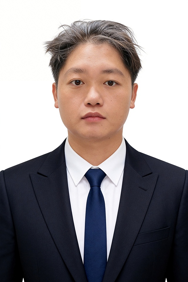 保留第一张图中人物发型､脸型､年龄特征生成标准样式纯正面证件照;人物主体严格居中,头部大小与位置严格对齐第二张图,双肩水平平衡,面部中轴线对齐画面中心,正视前方;标准证件照构图,人物绝对居中;头顶上方距离上边缘高度10%,下巴距离画面下边缘高度30%,人物主体占比约68%;肩部平展与画面水平轴平行;头部占比严格对齐第二张图;提亮肤色,消除暗沉,清透裸妆,隐形毛孔,均匀肤色,唇色自然提亮;肤色白皙细腻,肤质呈现匀净哑光质感(自然白皙);轻透裸妆+重点提亮;唇色润泽(半哑光质地);眼神澄澈,看向镜头,气质自信,嘴角微微上扬表情自然;耳廓可见度一致;肩部平展,肩线与画面水平轴平行;头肩比例协调呈现;免冠,不戴帽子,无头饰,无发带;不戴眼镜,无胡子,面部无痣,消除面部瑕疵;身着修身精纺面料的高级深色西装外套,平驳领商务设计;内搭白色翻领长袖衬衫,搭配深蓝色领带;柔和正面顺光均匀柔光,面部明亮无硬影,背景均匀提亮,画质清晰,零噪点降噪;面部清晰;背景亮度均匀统一;高清锐利画质,细节清晰可见;零噪点处理;色彩还原自然,均匀柔和布光,无明显阴影,面部光影干净,柔光正面打光,自然光影过渡,皮肤质感细腻,哑光质感;标准焦段50mm,纯正面,入境范围头部至胸部以上区域,F/4光圈(兼容F/2.8-F/4区间),平视视角(镜头与人物视线完全齐平),正视视图;人物绝对居中(居中构图),位于画面中心;严格限定标准证件照规格;视线水平(瞳孔连线与画面水平线平行);双耳对称露出,双肩水平且平衡,头部占比严格对齐垫图,禁止大头照(画面铺满画布,无边框留白);专业证件照质感,高清人像质感,细腻皮肤纹理,严格按照第一张图内容生成,分辨率4K,纯净白色纯色背景,呈现均匀柔和质感,背景光线均匀,明暗过渡柔和,禁止裁切头顶,禁止额头被截,禁止超大头,禁止主体溢出画面,禁止偏头/倾斜,头顶上边距8-10%, 头部高度60-68%, 双眼高度56-58%, 严格对齐第二张垫图,画面比例2:3