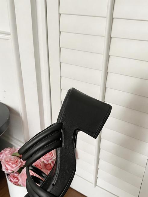 保持图片原有内容不变，仅将图片比例调整为3:4，不改变图片内容和画质预览效果