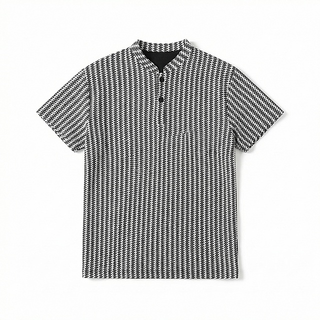 [主图 5] 千鸟格短袖T恤正面白底平铺展示，保留原产品千鸟格纹理和外形完全不变，纯白色干净背景，均匀柔和光线展示完整轮廓，居中平铺摆放，无边框，无额外文字装饰，1:1比例，2k分辨率，高清。