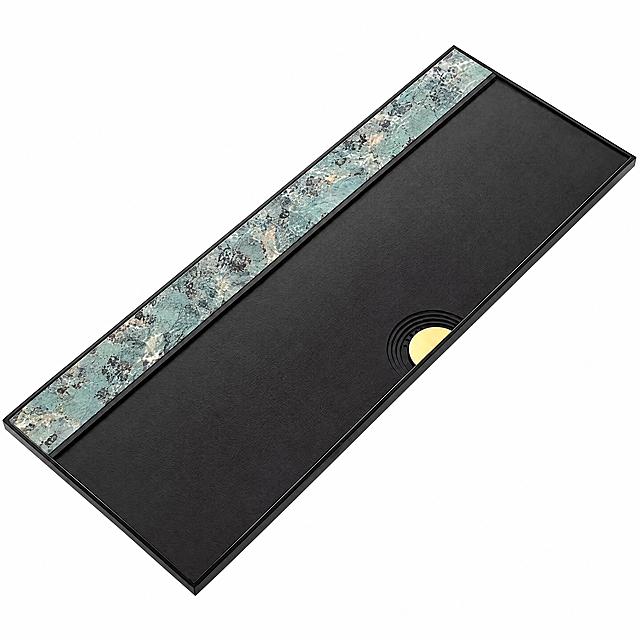 将图中左上角的蓝色岩板长条区域的颜色纹理替换为第二张参考图中绿色调的岩板纹理，保持该长条区域的尺寸、形状、位置和透视角度完全不变，黑色台面、金色圆形装饰、黑色边框等其余所有部分保持原样不变，产品为茶盘，纯白背景，产品摄影，高清质感