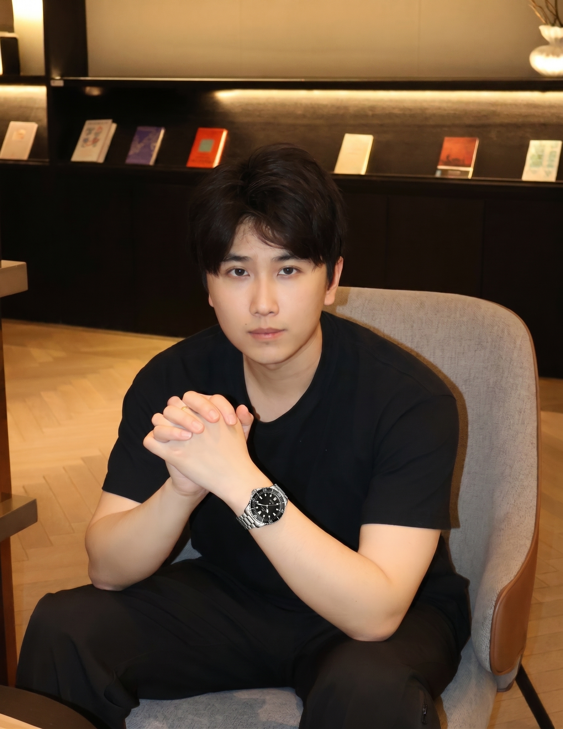 请将参考图1的【机械手表】1:1还原其形态、品牌标识、细节纹理… - 图片创意预览