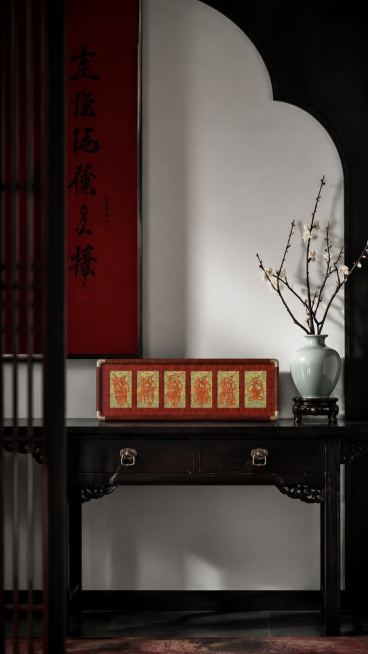 五路财神摆台放置在中式玄关条案上，搭配青瓷腊梅装饰，展示真实使用场景，9:16竖版，黑红白色系，中式风格，高清画质预览效果