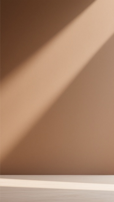 极简光影背景，大面积留白设计，温暖的棕褐色墙面占据画面主体，柔和的光线以倾斜角度投射形成模糊的几何阴影线条，底部有浅色平面与墙面形成自然过渡，整体色调统一和谐，光影层次细腻，营造出宁静、简约、高级的氛围感，画面干净无多余元素，视觉焦点集中在光影的流动与色块的渐变上。预览效果