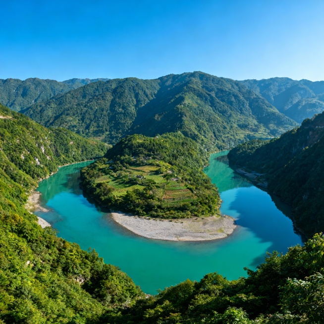 明月江几字弯处，碧水蓝天，青山绿水交相辉映风光图预览效果
