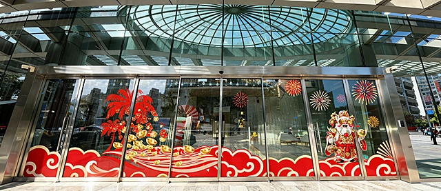 把这张图贴到玻璃上