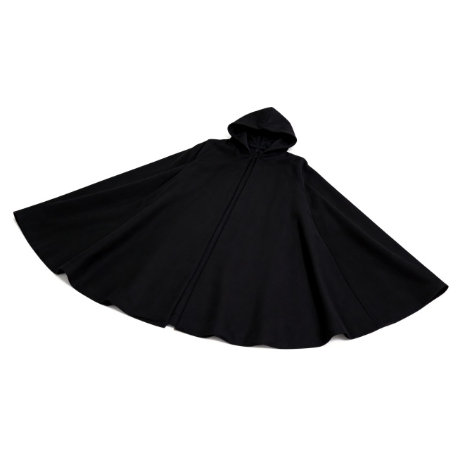 只保留完整的黑色长款带兜帽披风，去掉人物和其他任何物品，放在纯白色背景中，披风质感哑光高级，是完整独立的道具图，画质高清预览效果