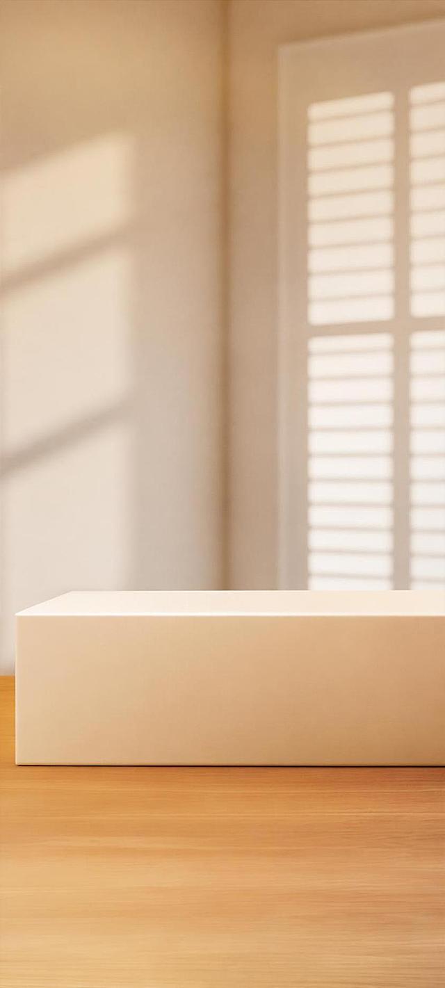 移除画面中所有的产品、书籍、文字、标签、手机、图标等前景元素，只保留干净完整的背景：暖米色墙面、右侧百叶窗投射的柔和条状光影、木质台面、米色展示台基座，保持原有的暖色调光影氛围和空间结构，画面干净无任何杂物和文字