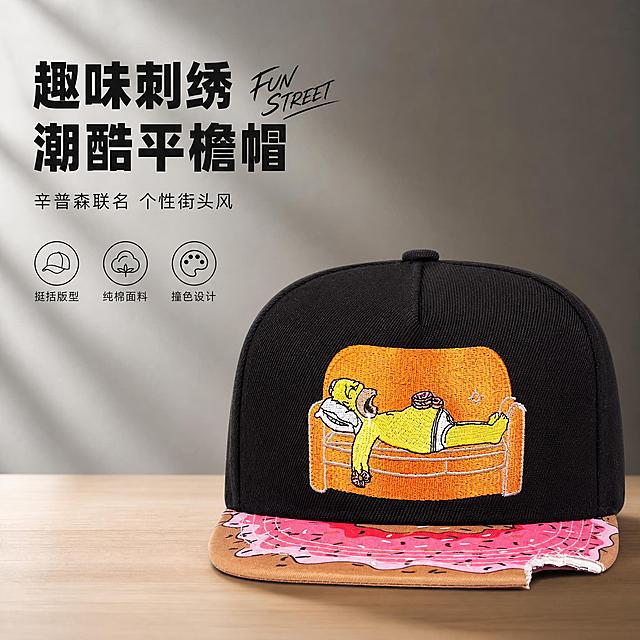 现代感刺绣平檐帽，融合赛博朋克风与霓虹灯色调，3D立体图案展现虚拟现实趣味，金属质感细节点缀，街头潮酷新定义。
