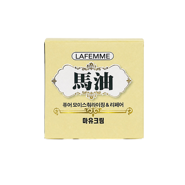 产品精修，产品置于纯白背景上，专业商业棚拍光，5500K标准中性白光，轮廓光，体积光，曝光正确，强烈真实立体感，光线柔和，接地处保留干净浅淡的自然接触阴影，严禁大片投影、脏灰阴影和悬浮感，主体居中，商品完整入画不裁切，商品外轮廓视觉体量约画面60%-80%，四边均匀留白约10%-20%，严禁满幅铺满与贴边顶满，极致超清画质，细节清晰锐利，商业级实拍质感，3D渲染还原色泽，提升质感，清晰文字，明显提升商品表面洁净度，清理灰尘、污渍、指纹、油污、胶痕和霉点，让表面从脏旧发闷变为干净可售卖状态，修复划痕、磨损、掉漆、飞边毛刺和使用旧痕，翻新为干净商业新品感，基于原图材质恢复纹理、颗粒、折射、高光、柔韧折痕、透明边线或工艺细节，避免糊成塑料感，锁定原图商品颜色，颜色以输入图为唯一参考，分段部件颜色边界按原图锁定，还原真实物理色彩，消除灰暗感和偏色，锁定原图商品轮廓、件数、部件位置、连接关系、标签文字和可见功能细节，只做精修不重绘结构，不改变产品的角度和细节，禁止更改包装上的文字，禁止畸变，外盒纸盒侧面结构与马油标识与原图一致，盒面文字与图案零改写，禁止改变盒型或排版，外盒纸盒区域：哑光/半哑光纸质感，柔和漫反射，低高光；盒面金色烫金区域：金属肌理质感，保留烫金低反光金属观感，严格保持原图透视，严禁扶正，严禁镜像翻转，比例1:1