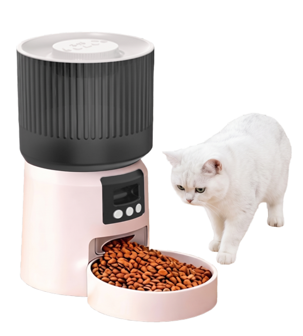 将猫咪改成白色，保留喂食器和猫咪，并抠图预览效果