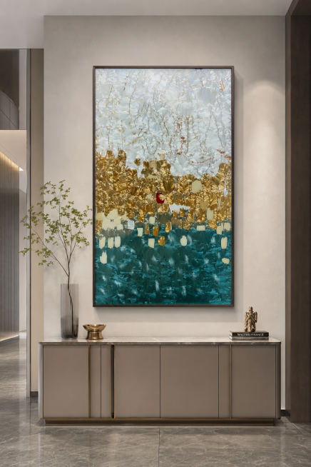 将珐琅彩挂画放置在现代轻奢风格的客厅玄关墙面，展示挂画的真实装饰效果，背景为简约室内家居环境，质感高档预览效果