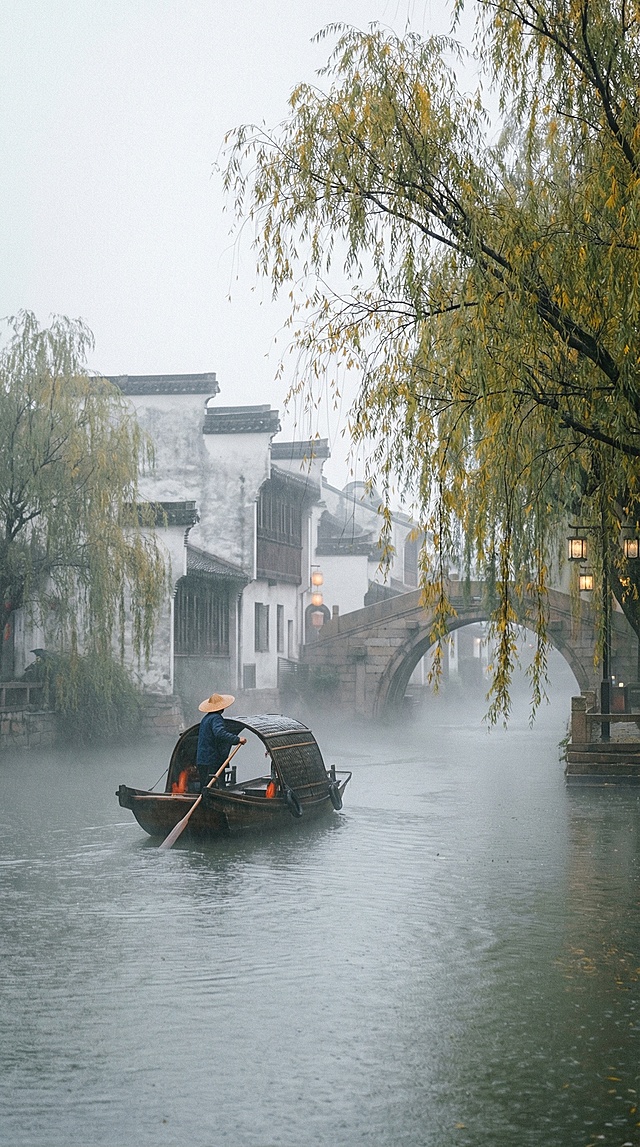 再重新生成5张秋意朦胧的氛围图