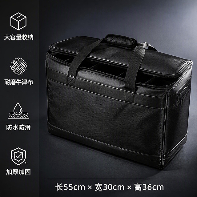 黑色大容量工具包45度斜侧视角展示，占画面约70%。包包正面无任何文字、logo或标识，保持纯黑牛津布干净外观。删除原图中所有白色英文字样和地面上的独立肩背带。背景为深灰色渐变工业背景，突出产品轮廓。画面左侧竖排展示核心卖点："大容量收纳""耐磨牛津布""防水防滑""加厚加固"，每项配简约线条图标，白色文字，深灰底强对比。右侧为产品主体，包包拉链微开，隐约可见内部隔层结构。光线从右侧打来，形成硬朗明暗对比，牛津布纹理清晰可见。底部标注尺寸：长55cm×宽30cm×高36cm。商业产品摄影质感，专业硬朗风格。1:1正方形构图，文字清晰，无水印无平台logo。