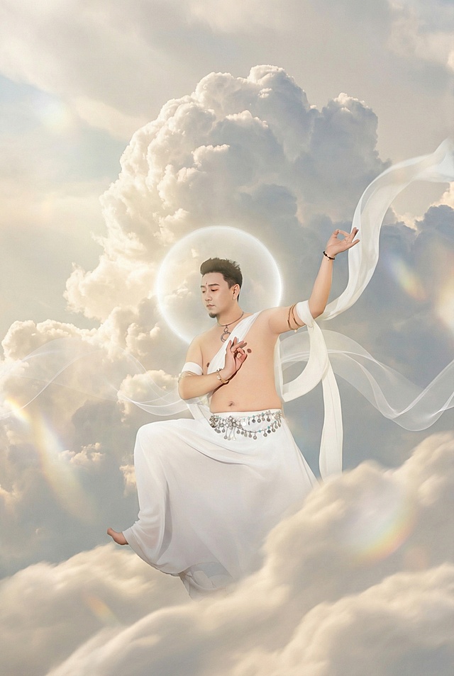 做一张在云朵间飘逸的敦煌飞天