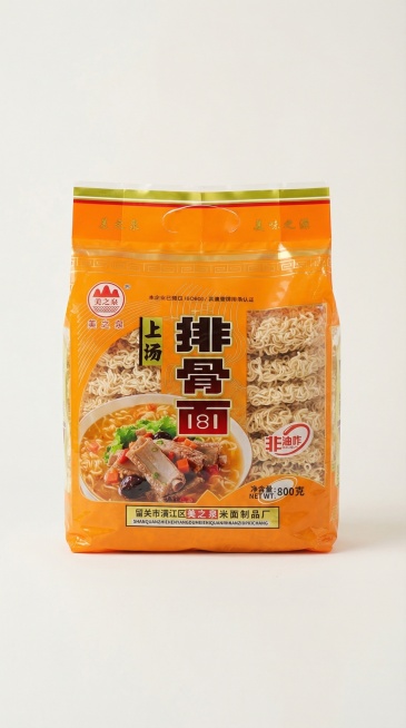 [主图主题] 美之泉上汤排骨面产品主图
[氛围/风格] 干净简约食品电商风，突出面饼天然质感
[画面元素] 袋装美之泉上汤排骨面展示在浅色干净背景上，保留原有包装品牌、图案和文字信息，不添加额外核心卖预览效果